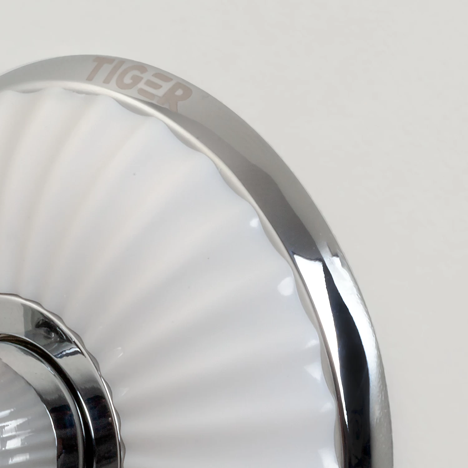 Tiger Ivy Reserverolhouder Chroom/wit Hangend - Afbeelding 3